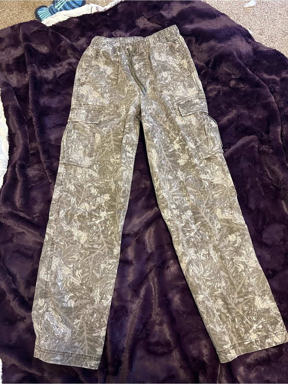 No Boundaries Men's Cargo Pants in Gray Camouflage